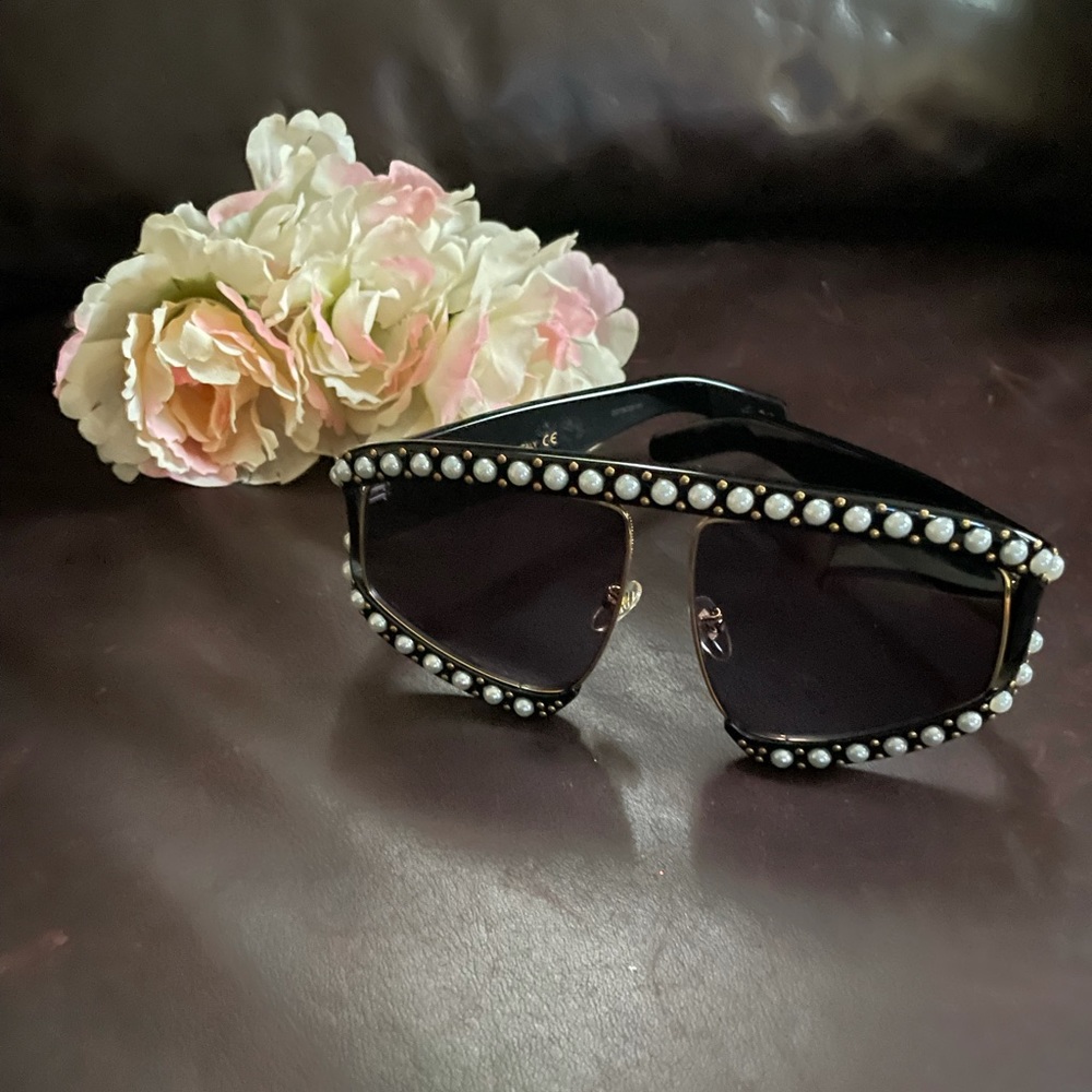 AUTHENTIC GUCCI SUNGLASSES